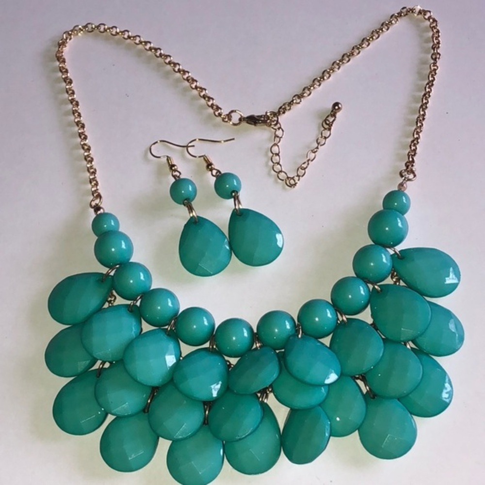 Elegant Gold Tone Turquoise Color Boho Statement Necklace and Earring Set